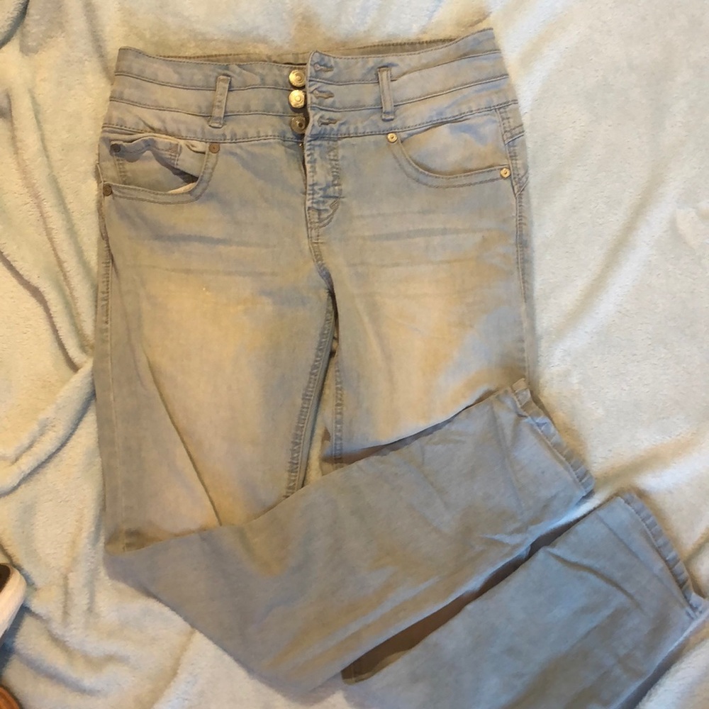 High waisted jeans beautiful!!